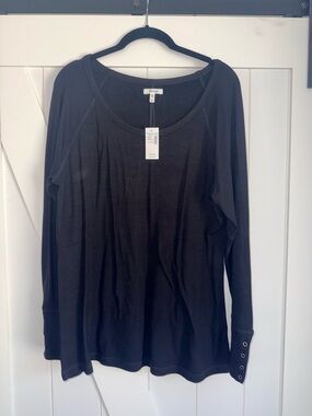 Women's Black Long-Sleeve Scoop Neck Top - Casual Comfort